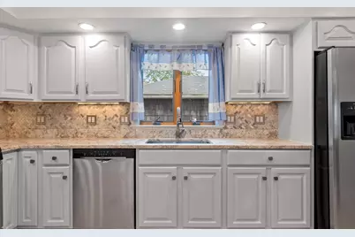 102 Narragansett Rd, Quincy, MA 02169 - Photo 12