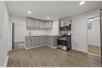 41 Prospect St, North Adams, MA 01247 - Photo 12