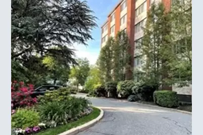 22 Chestnut Pl #M4, Brookline, MA 02445 - Photo 4