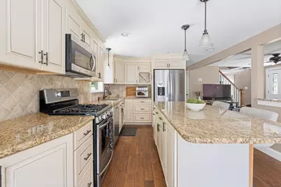 11 Woodbury Rd, Billerica, MA 01821 - Photo 2