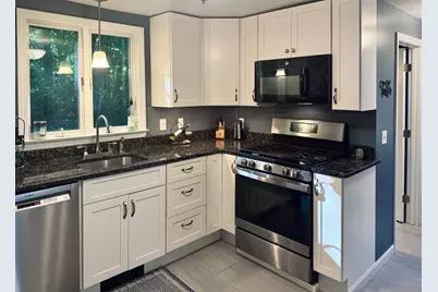 20 Charlton St, Sturbridge, MA 01566 - Photo 10