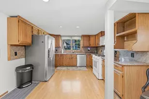 950 Glen St, New Bedford, MA 02745 - Photo 24