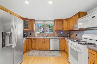 950 Glen St, New Bedford, MA 02745 - Photo 4