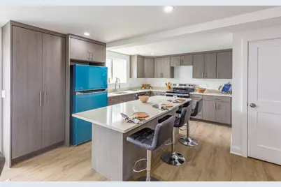 247 Pitman St, Fall River, MA 02723 - Photo 4