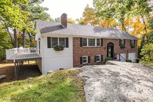 29 Doncaster Cir, Lynnfield, MA 01940 - Photo 1