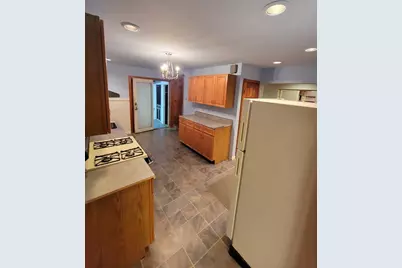 185 Dracut St, Lowell, MA 01854 - Photo 6