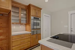 33 Flores, Fall River, MA 02721 - Photo 8