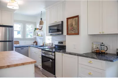47 Hartford Ter, Springfield, MA 01118 - Photo 8