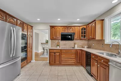 3 Cathy Rd, Burlington, MA 01803 - Photo 8