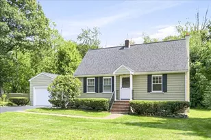924 Washington St, Franklin, MA 02038 - Photo 1