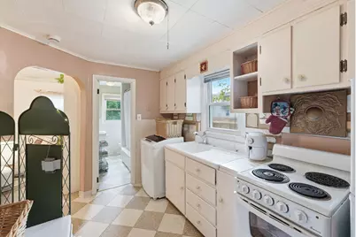 24 Wildermere Street, Chicopee, MA 01020 - Photo 8