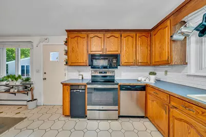 26 Beach St, Malden, MA 02148 - Photo 14