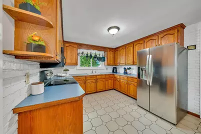 26 Beach St, Malden, MA 02148 - Photo 16