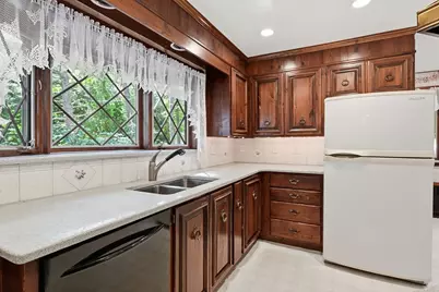46 Rush St, Springfield, MA 01109 - Photo 16