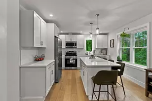 24 Locust St, Salisbury, MA 01952 - Photo 4