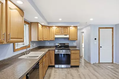 141 Long Pond Dr, Dracut, MA 01826 - Photo 8