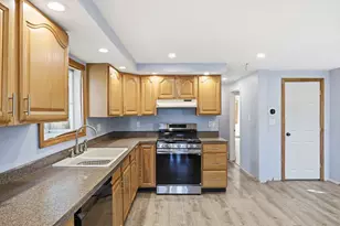 141 Long Pond Dr, Dracut, MA 01826 - Photo 8