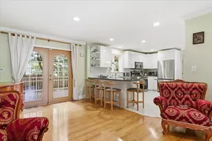 25 Hamlet St, Newton, MA 02459 - Photo 4