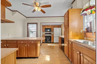 272 Shaw St, Lowell, MA 01851 - Photo 4