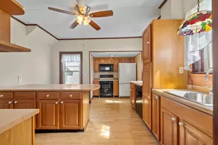 272 Shaw St, Lowell, MA 01851 - Photo 4