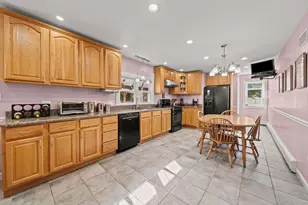 11 Pilgrim Rd, Woburn, MA 01801 - Photo 8