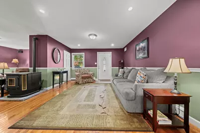 11 Pilgrim Rd, Woburn, MA 01801 - Photo 2