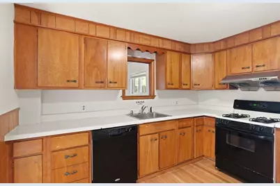 21 Goldsmith Ave, Beverly, MA 01915 - Photo 10