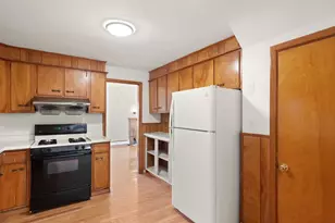 21 Goldsmith Ave, Beverly, MA 01915 - Photo 10