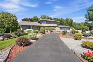 105 Higher Brook Dr, Ludlow, MA 01056 - Photo 1