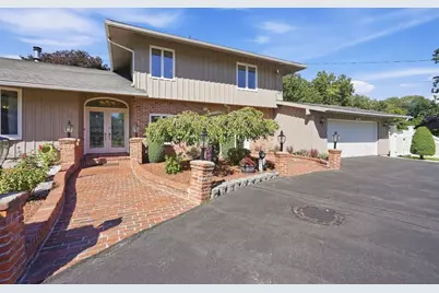 105 Higher Brook Dr, Ludlow, MA 01056 - Photo 2