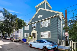 26 Summer St, Marblehead, MA 01945 - Photo 4