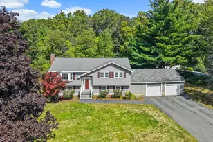 8 Roaen Dr, Chelmsford, MA 01863 - Photo 2