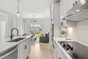 320 Martins Lndg, North Reading, MA 01864 - Photo 8