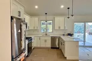 17 Lynch Way, Swansea, MA 02726 - Photo 2