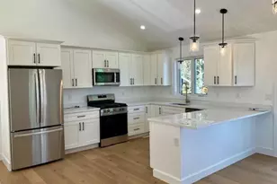 17 Lynch Way, Swansea, MA 02726 - Photo 4
