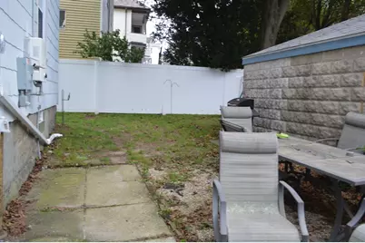 543 Coggeshall St, New Bedford, MA 02746 - Photo 10