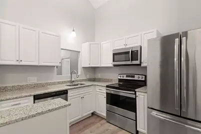 31 Elizabeth St #303, Worcester, MA 01605 - Photo 2