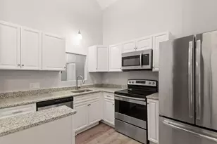 31 Elizabeth St, Worcester, MA 01605 - Photo 2