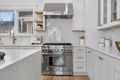 114 Malvern St, Melrose, MA 02176 - Photo 10