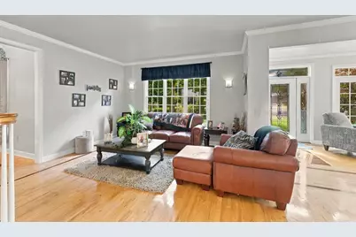 22 Division St, Seekonk, MA 02771 - Photo 4