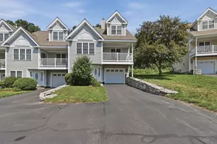 90 Carrington Ln, Uxbridge, MA 01569 - Photo 2