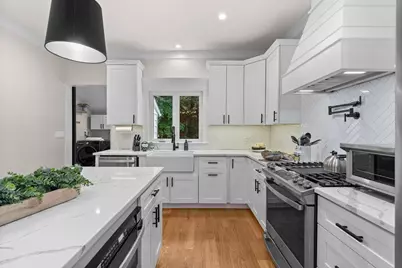 197 Brookside Pkwy, Medford, MA 02155 - Photo 12