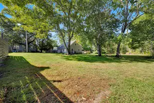 312 Pleasant St, Leicester, MA 01524 - Photo 24