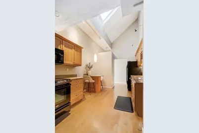 408 Lebanon St #18, Melrose, MA 02176 - Photo 12