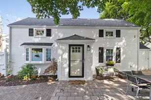 42 Newton St, Waltham, MA 02453 - Photo 2