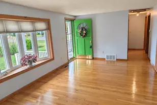 71 Birch Bluffs Dr, Westfield, MA 01085 - Photo 4
