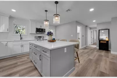 312 Pleasant St, Leicester, MA 01524 - Photo 8