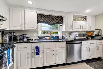 143 Myrtle Street, Melrose, MA 02176 - Photo 16