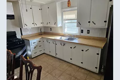 22 Winchester Ave, Worcester, MA 01603 - Photo 10
