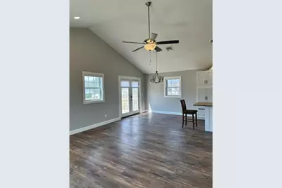 18 Maplewood Ave, Chicopee, MA 01013 - Photo 4